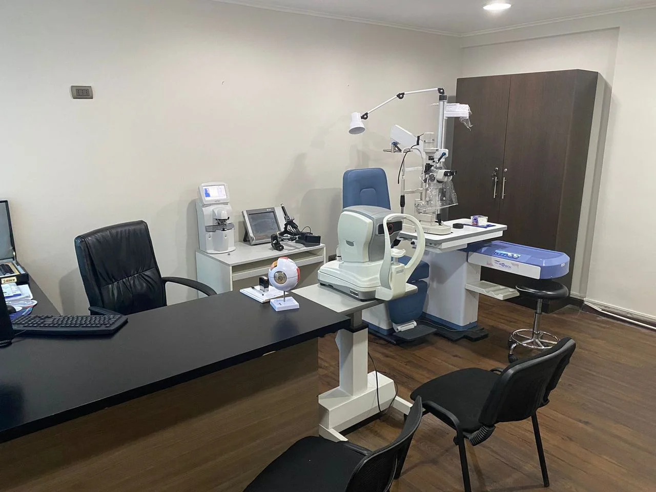 Consulta oftalmológica del Dr. Roberto Maestre